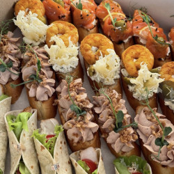 Тортилья "Цезарь" и брускетты