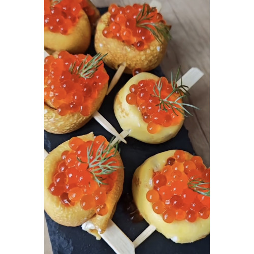 Блинный рулетик с икрой