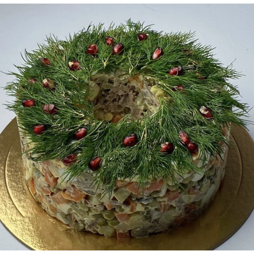 Бенто салат "Оливье с говядиной"